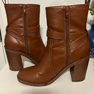 Liz Claiborne High Ankle boots 8.5 brown